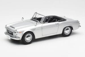 Datsun Fairlady 2000 SR311 Roadster Prata AUTOart 1:18 77432 Metal