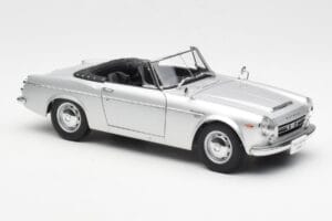 Datsun Fairlady 2000 SR311 Roadster Prata AUTOart 1:18 77432 Metal - imagem 6 de 8