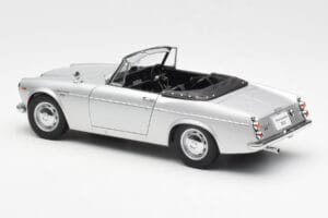 Datsun Fairlady 2000 SR311 Roadster Prata AUTOart 1:18 77432 Metal - imagem 7 de 8