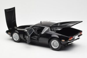 De Tomaso Pantera Preto Kyosho 1:18 08851BK Metal - imagem 5 de 8