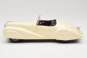 Delahaye Cabriolet Creme Guiloy 1:18 68580 Metal - imagem 4 de 8