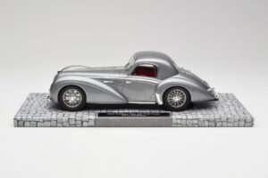 Delahaye Type 145 V12 Coupe Mullin Museum Minichamps 1:18 107116120 Metal - imagem 3 de 6