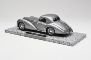 Delahaye Type 145 V12 Coupe Mullin Museum Minichamps 1:18 107116120 Metal - imagem 4 de 6