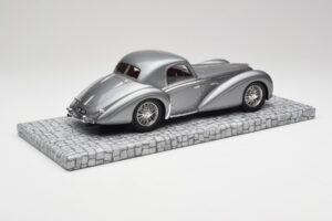 Delahaye Type 145 V12 Coupe Mullin Museum Minichamps 1:18 107116120 Metal - imagem 5 de 6
