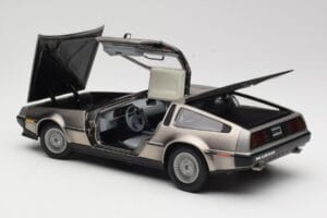 DeLorean DMC-12 LK Prata Sun Star 1:18 2701 Metal - imagem 5 de 8