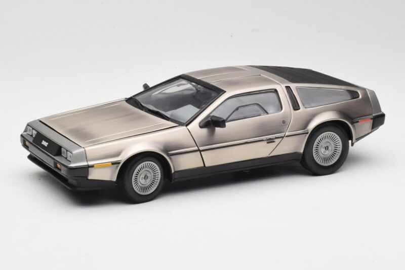 DeLorean DMC-12 LK Prata Sun Star 1:18 2701 Metal