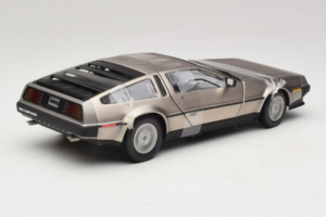 DeLorean DMC-12 Prateado Sun Star 1:18 2703 Metal - imagem 2 de 6