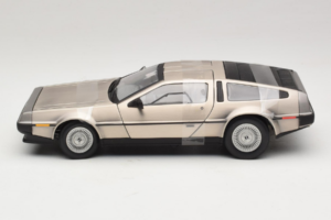 DeLorean DMC-12 Prateado Sun Star 1:18 2703 Metal - imagem 3 de 6