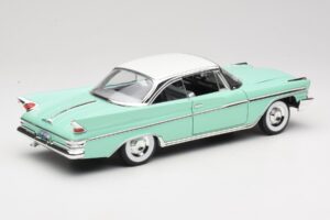 DeSoto Adventurer Verde Road Signature 1:18 92738-R1 Metal - imagem 3 de 8