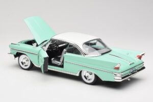 DeSoto Adventurer Verde Road Signature 1:18 92738-R1 Metal - imagem 5 de 8