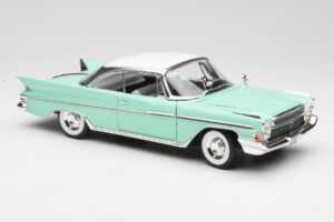 DeSoto Adventurer Verde Road Signature 1:18 92738-R1 Metal - imagem 6 de 8