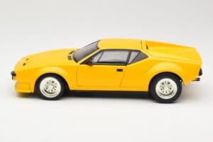 De Tomaso Pantera Amarelo Hot Wheels 1:18 27809 Metal - imagem 4 de 8