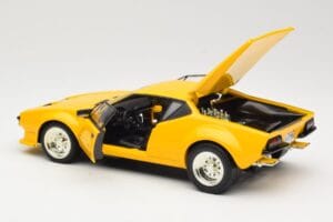 De Tomaso Pantera Amarelo Hot Wheels 1:18 27809 Metal - imagem 5 de 8