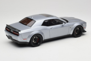 Dodge Challenger SRT Hellcat Redeye Prata GT Spirit 1:18 GT226 Resina - imagem 2 de 6