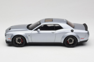 Dodge Challenger SRT Hellcat Redeye Prata GT Spirit 1:18 GT226 Resina - imagem 3 de 6