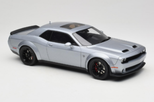 Dodge Challenger SRT Hellcat Redeye Prata GT Spirit 1:18 GT226 Resina - imagem 4 de 6