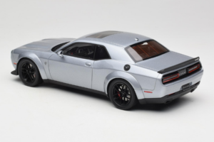 Dodge Challenger SRT Hellcat Redeye Prata GT Spirit 1:18 GT226 Resina - imagem 5 de 6