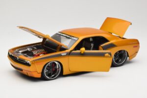 Dodge Challenger Concept Dourado Maisto 1:18 31320 Metal - imagem 2 de 8