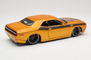 Dodge Challenger Concept Dourado Maisto 1:18 31320 Metal - imagem 3 de 8