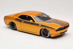Dodge Challenger Concept Dourado Maisto 1:18 31320 Metal - imagem 6 de 8