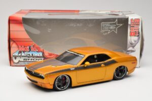 Dodge Challenger Concept Dourado Maisto 1:18 31320 Metal - imagem 8 de 8