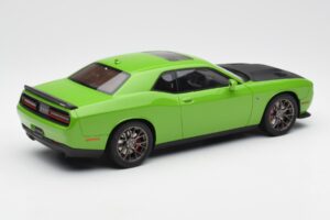 Dodge Challenger SRT Hellcat Verde GT Spirit 1:18 GT168 Resina - imagem 2 de 6