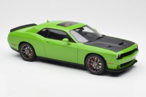 Dodge Challenger SRT Hellcat Verde GT Spirit 1:18 GT168 Resina - imagem 4 de 6