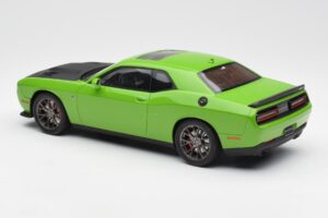 Dodge Challenger SRT Hellcat Verde GT Spirit 1:18 GT168 Resina - imagem 5 de 6