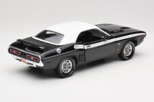Dodge Challenger R/T Preto & Branco ERTL 1:18 36549 Metal - imagem 3 de 8