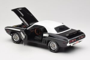 Dodge Challenger R/T Preto & Branco ERTL 1:18 36549 Metal - imagem 5 de 8