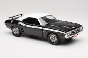 Dodge Challenger R/T Preto & Branco ERTL 1:18 36549 Metal - imagem 6 de 8