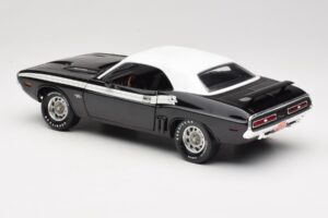Dodge Challenger R/T Preto & Branco ERTL 1:18 36549 Metal - imagem 7 de 8