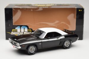 Dodge Challenger R/T Preto & Branco ERTL 1:18 36549 Metal - imagem 8 de 8