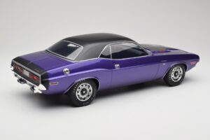Dodge Challenger R/T Plum Crazy Otto 1:12 G083 Resina - imagem 2 de 6