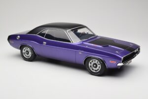 Dodge Challenger R/T Plum Crazy Otto 1:12 G083 Resina - imagem 4 de 6