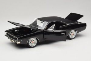 Dodge Charger R/T Steve McQueen Bullitt Movie Greenlight 1:18 12839 Metal - imagem 2 de 8