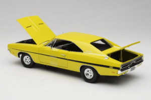 Dodge Charger R/T Amarelo Dirty Mary Crazy Larry Auto World 1:18 AWSS101/06 Metal - imagem 5 de 8
