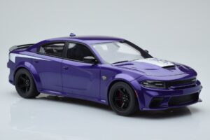 Dodge Charger Super Bee Roxo GT Spirit 1:18 GT895 Resina - imagem 4 de 6