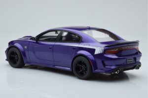 Dodge Charger Super Bee Roxo GT Spirit 1:18 GT895 Resina - imagem 5 de 6