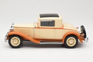 Dodge Eight DG Coupe Bege BoS Models 1:18 BOS289 Resina - imagem 3 de 6