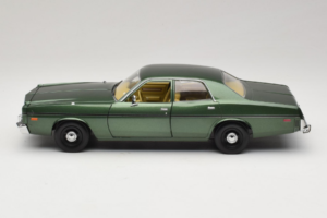 Dodge Monaco Verde Hunter GreenLight 1:18 19045 Metal - imagem 4 de 8