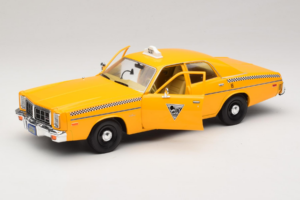 Dodge Monaco Taxi Rocky III GreenLight 1:18 19111 Metal - imagem 2 de 8