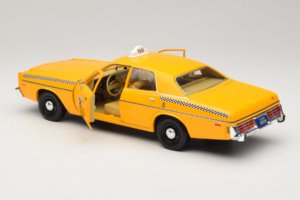Dodge Monaco Taxi Rocky III GreenLight 1:18 19111 Metal - imagem 5 de 8