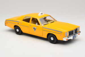 Dodge Monaco Taxi Rocky III GreenLight 1:18 19111 Metal - imagem 6 de 8