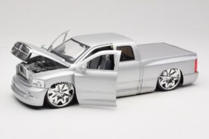 Dodge Ram Tuned Prata Jada 1:18 63162-SM Metal - imagem 2 de 8