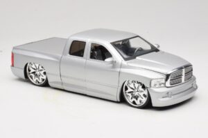 Dodge Ram Tuned Prata Jada 1:18 63162-SM Metal - imagem 6 de 8