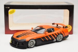 Dodge Viper Competition Coupe Go Man Go Orange AUTOart 1:18 80422 Metal - imagem 6 de 6
