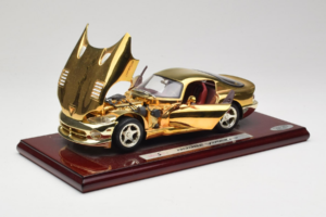 Dodge Viper GTS Gold Plated 23K Maisto 1:18 GP001 Metal - imagem 2 de 8