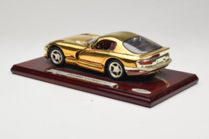 Dodge Viper GTS Gold Plated 23K Maisto 1:18 GP001 Metal - imagem 7 de 8