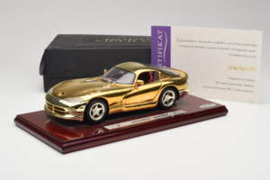 Dodge Viper GTS Gold Plated 23K Maisto 1:18 GP001 Metal - imagem 8 de 8